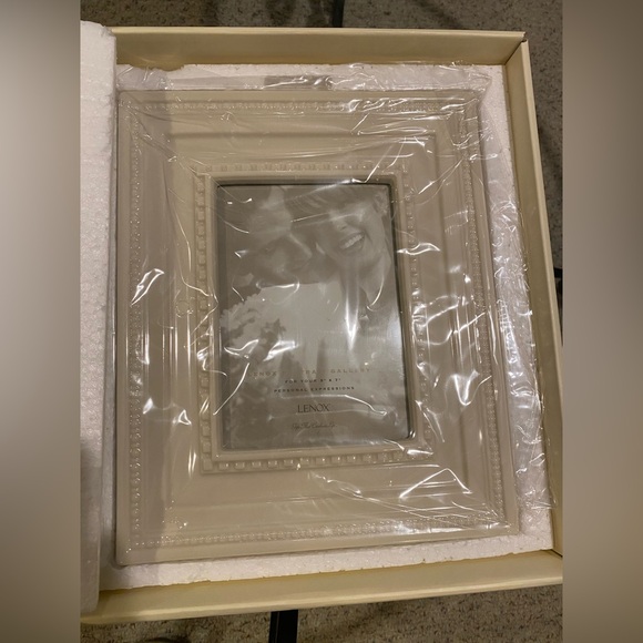 Lenox Elegant Beige Photo Frame - Picture 1 of 2